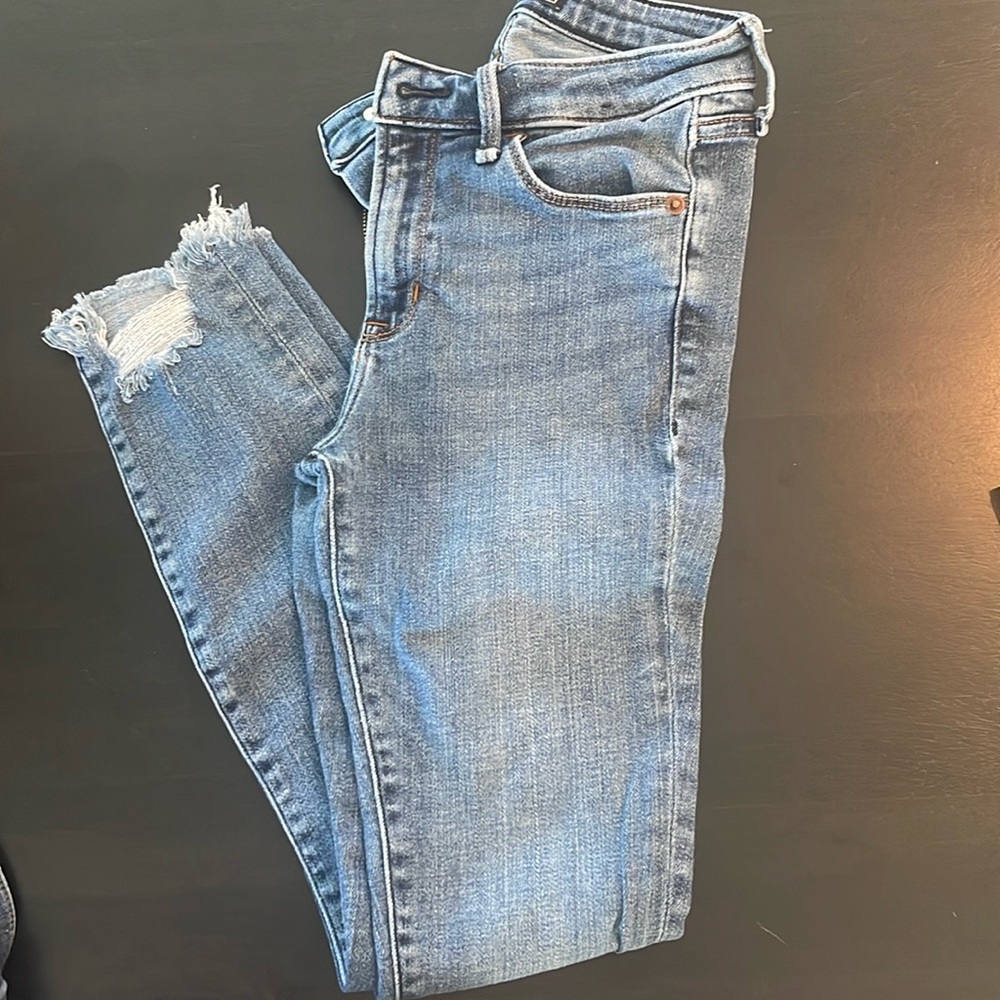 Abercrombie and Fitch Mid Rise Super Skinny Ankle